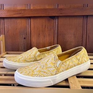 Size 8 yellow floral keds